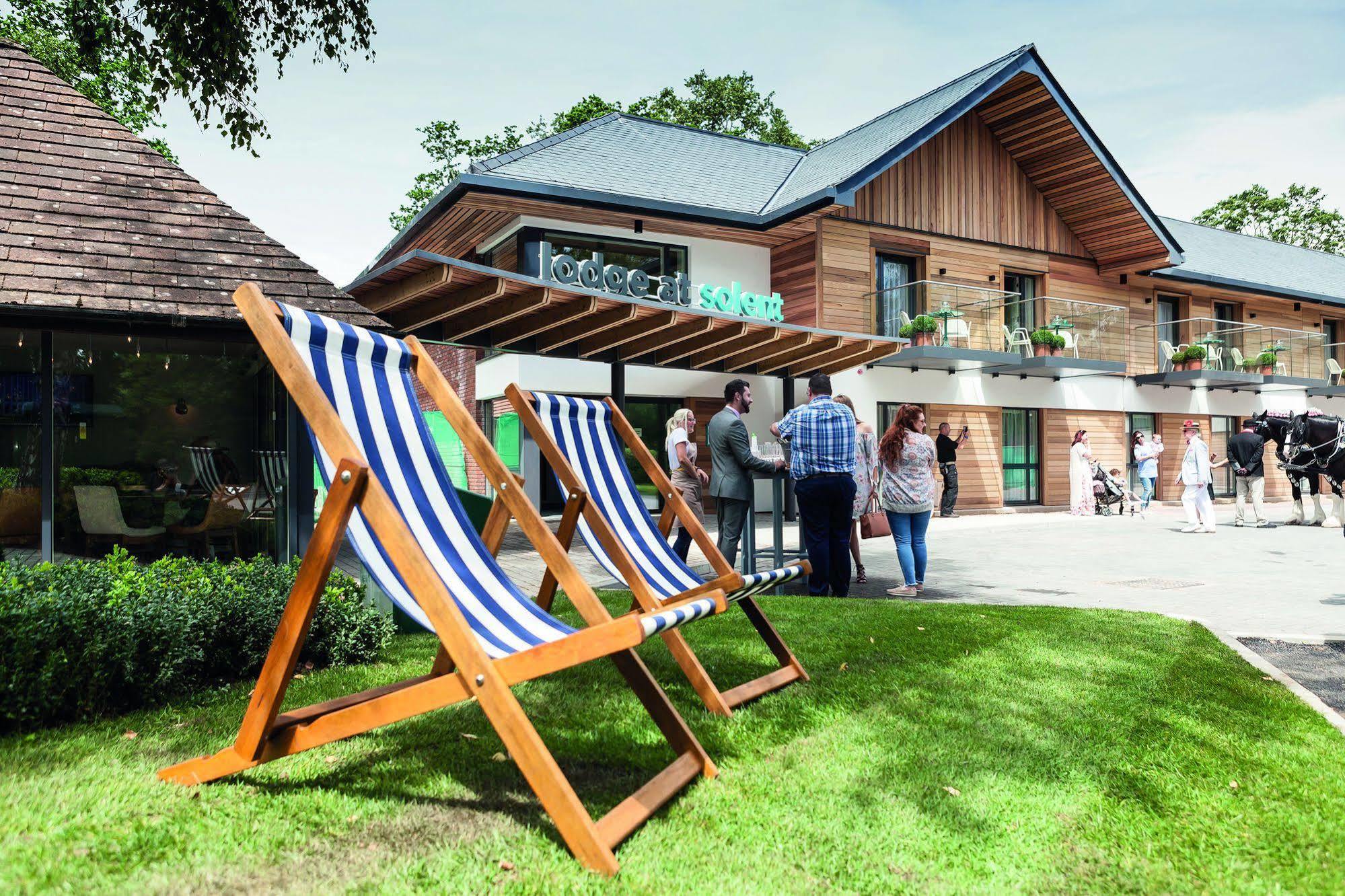 Lodge At Solent Fareham Bagian luar foto