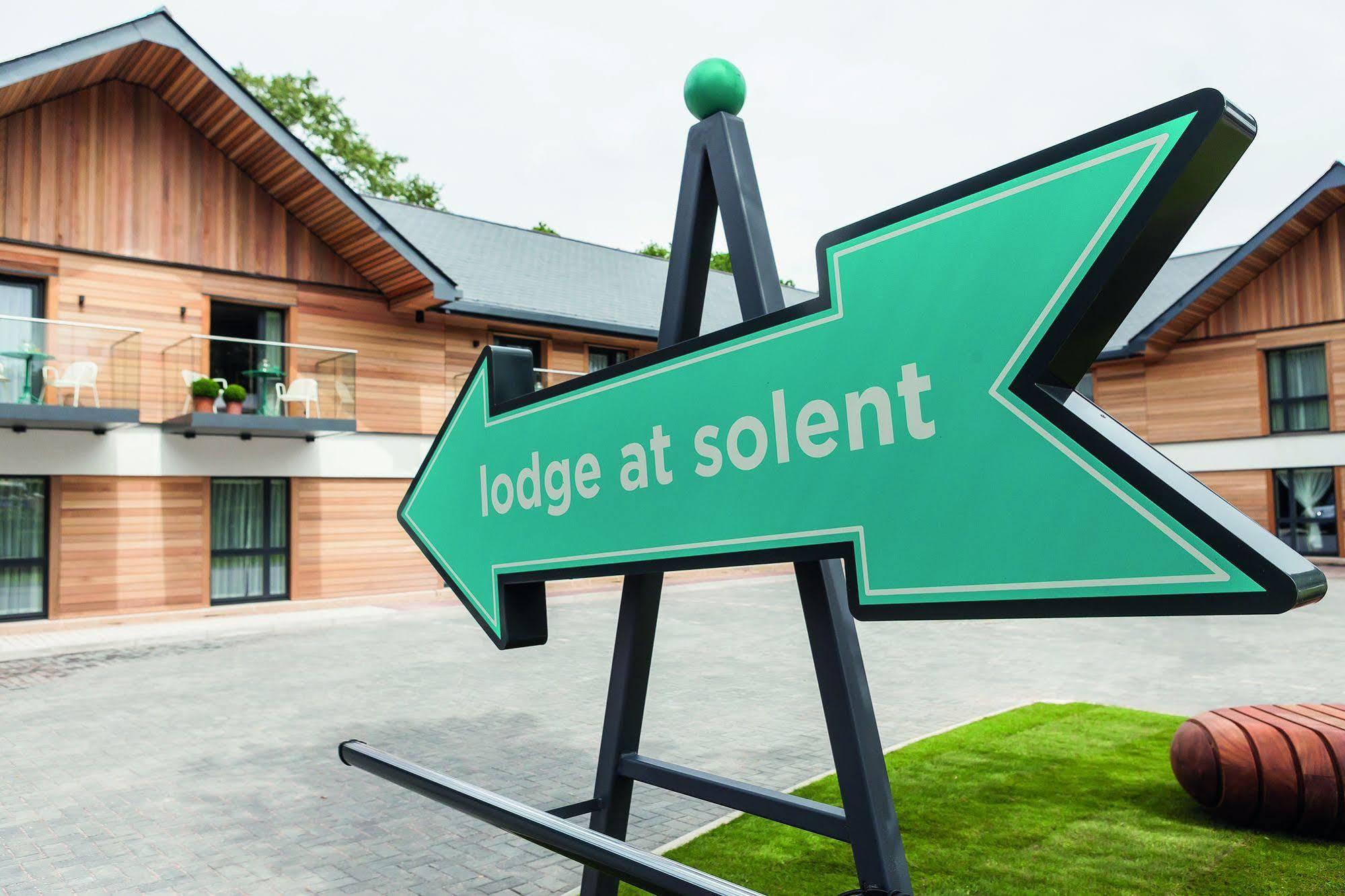 Lodge At Solent Fareham Bagian luar foto