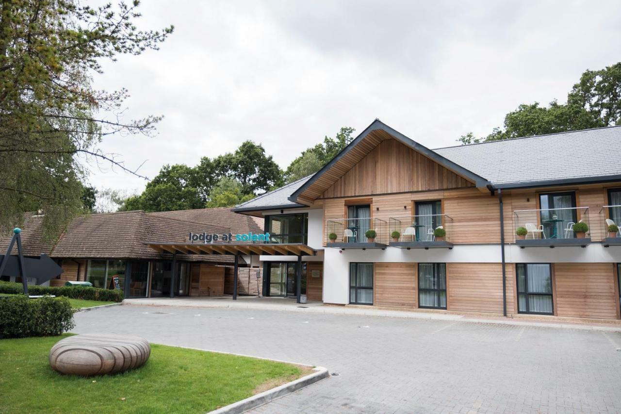 Lodge At Solent Fareham Bagian luar foto